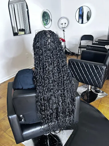 Professional Knotless Braids transformation by RoziiBraids