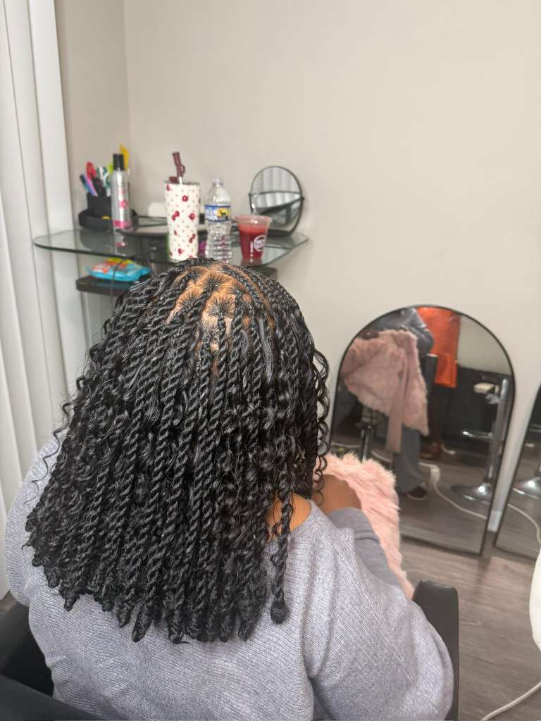 Medium Mid-Back Knotless Braids Offer Medium Mid-Back 